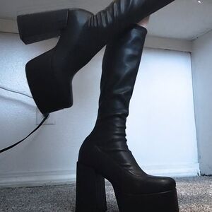 Steve Madden Black Cray Boots Platform Boots – 5 Inch Heel